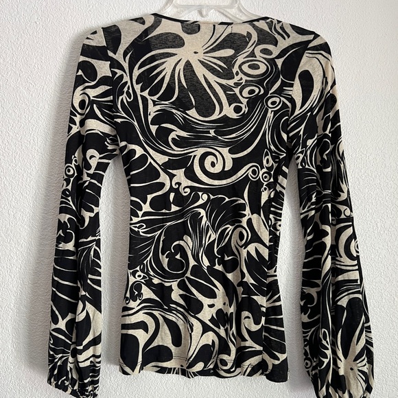 Karen Kane Black and White Fitted Graphic Blouse - Picture 3 of 3